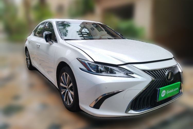 Used Lexus ES 2020 200 Excellence Edition Front Right 45 Deg