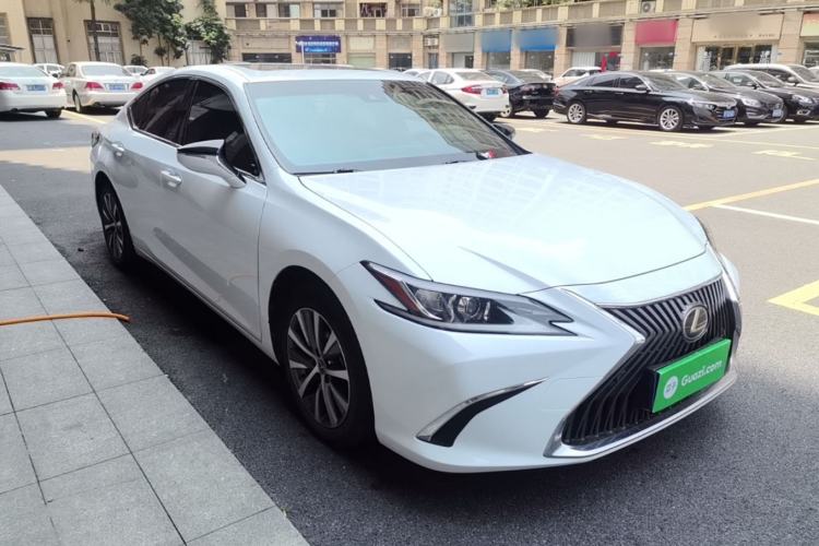 Used Lexus ES 2020 200 Excellence Edition Front Right 45 Deg
