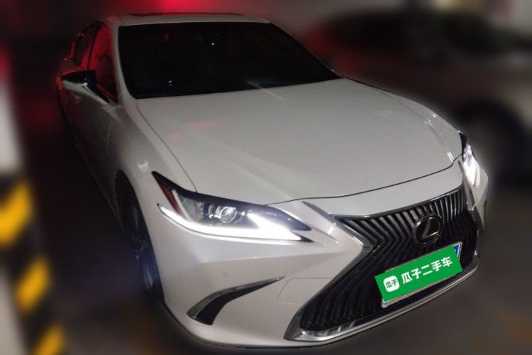 Used Lexus ES 2020 200 Excellence Edition Front Right 45 Deg