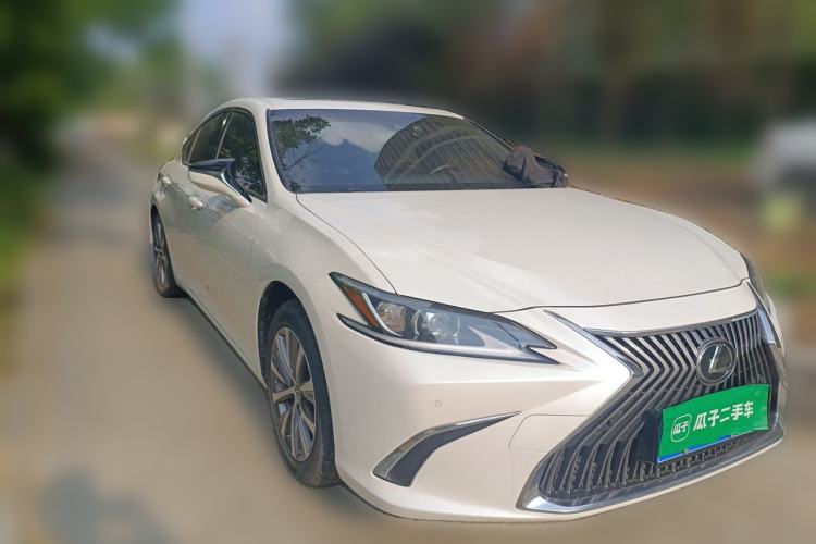 Used Lexus ES 2020 200 Excellence Edition Front Right 45 Deg