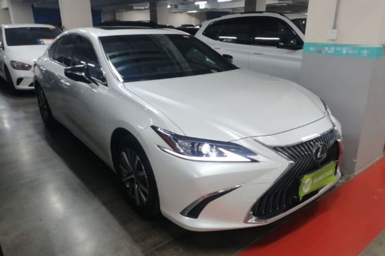Used Lexus ES 2020 200 Excellence Edition Front Right 45 Deg