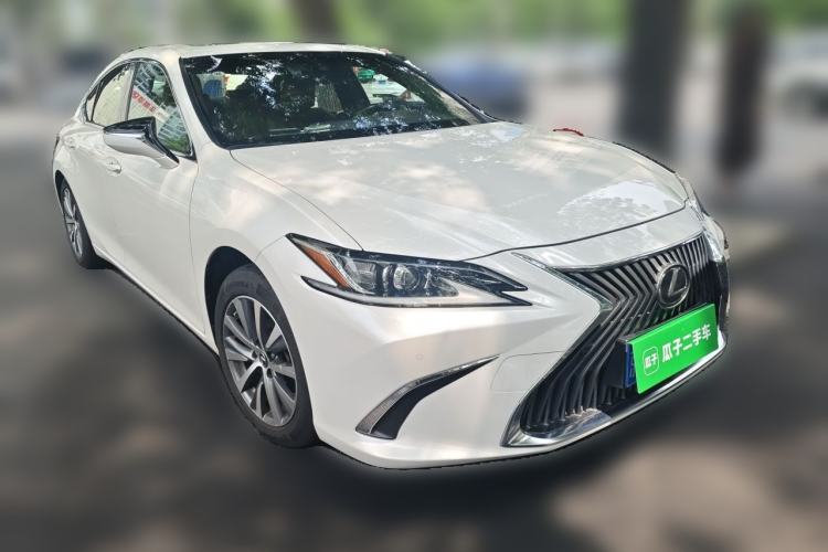 Used Lexus ES 2020 200 Luxury Edition Front Right 45 Deg