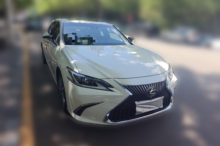 Used Lexus ES 2020 200 Excellence Edition Front Right 45 Deg