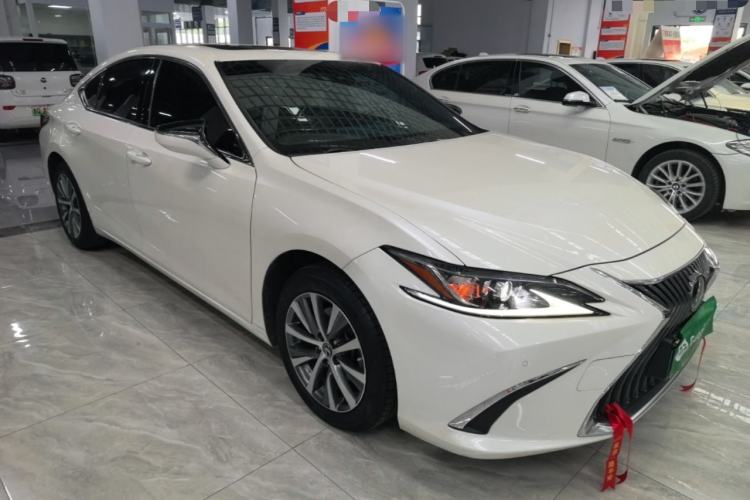 Used Lexus ES 2020 200 Excellence Edition Front Right 45 Deg