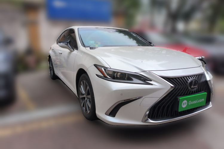 Used Lexus ES 2020 200 Excellence Edition Front Right 45 Deg