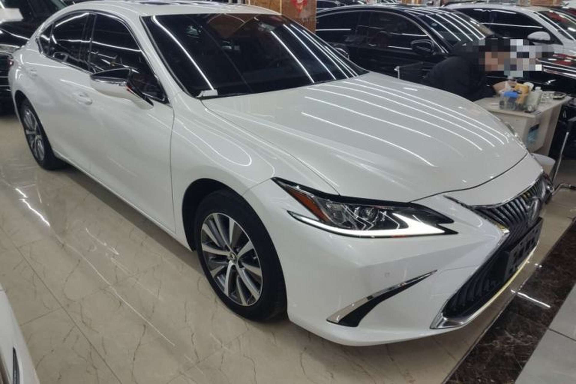 Used Lexus ES 2020 200 Excellence Edition Front Right 45 Deg