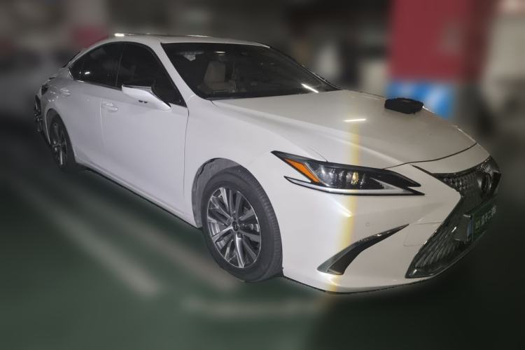Used Lexus ES 2020 200 Luxury Edition Front Right 45 Deg