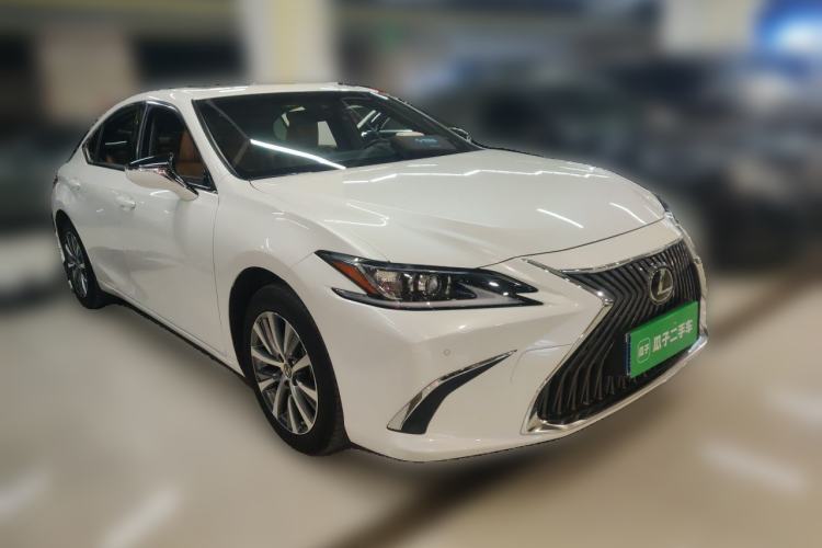 Used Lexus ES 2020 200 Excellence Edition Front Right 45 Deg