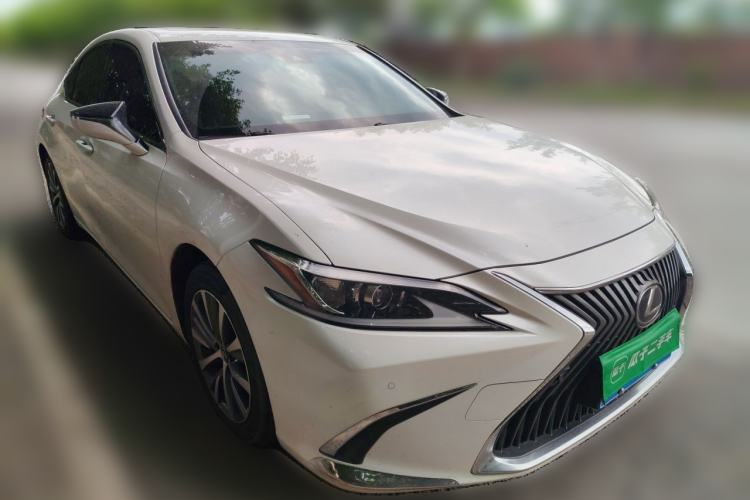 Used Lexus ES 2020 200 Excellence Edition Front Right 45 Deg