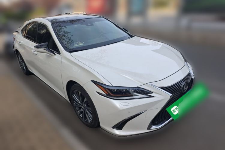 Used Lexus ES 2020 260 Deluxe Edition Front Right 45 Deg