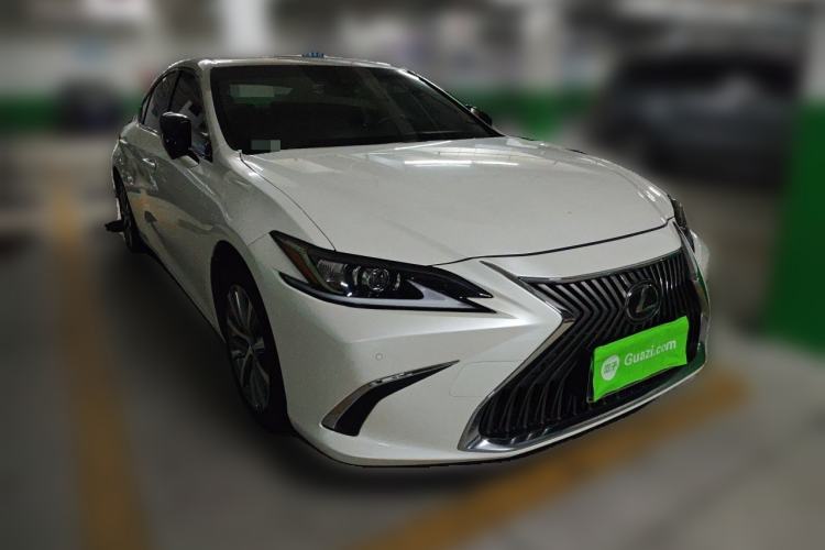 Used Lexus ES 2020 200 Excellence Edition Front Right 45 Deg