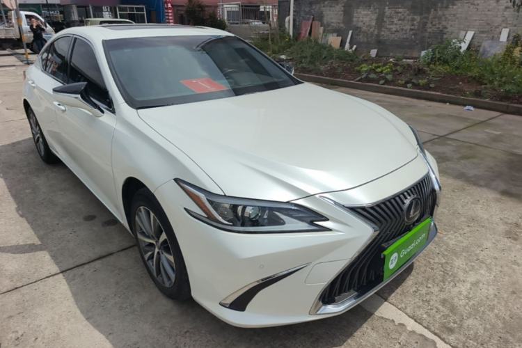 Used Lexus ES 2020 200 Excellence Edition Front Right 45 Deg