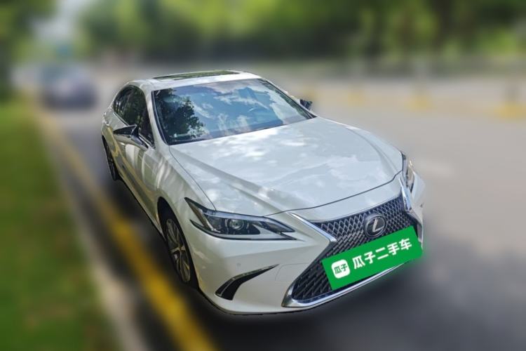 Used Lexus ES 2020 200 Excellence Edition Front Right 45 Deg