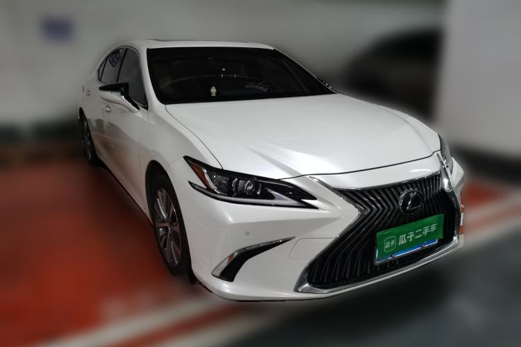 Used Lexus ES 2020 200 Excellence Edition Front Right 45 Deg