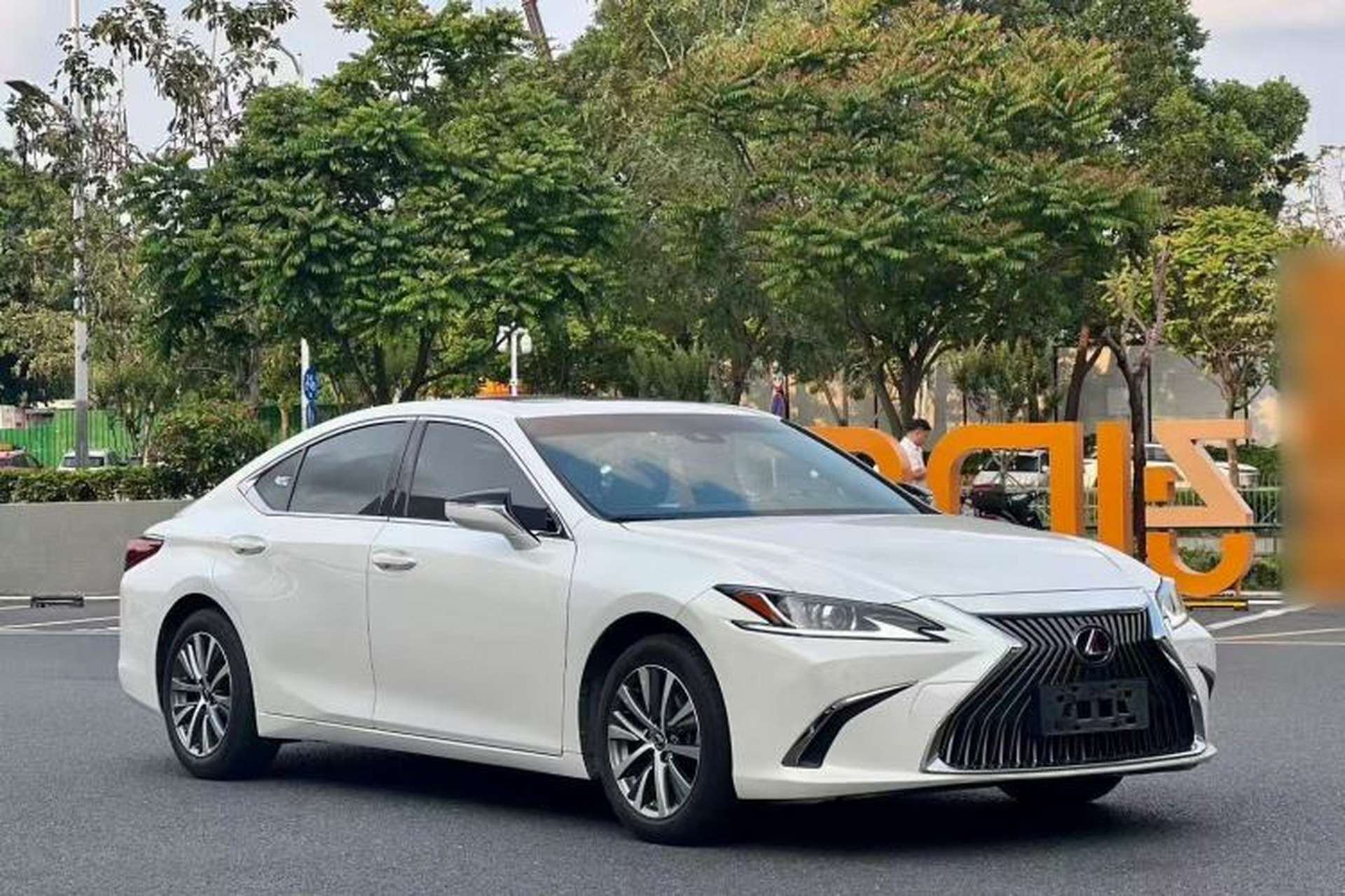 Used Lexus ES 2020 200 Excellence Edition Front Right 45 Deg