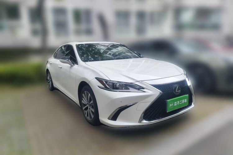 Used Lexus ES 2020 200 Excellence Edition Front Right 45 Deg