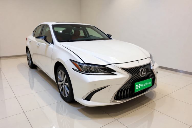 Used Lexus ES 2020 200 Excellence Edition Front Right 45 Deg