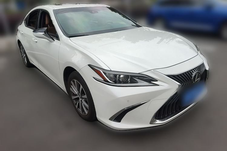 Used Lexus ES 2020 200 Excellence Edition Front Right 45 Deg