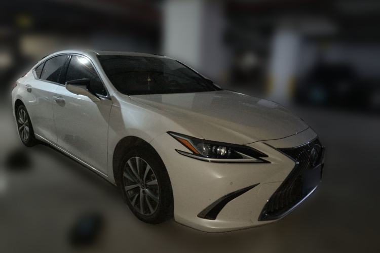 Used Lexus ES 2020 200 Luxury Edition Front Right 45 Deg