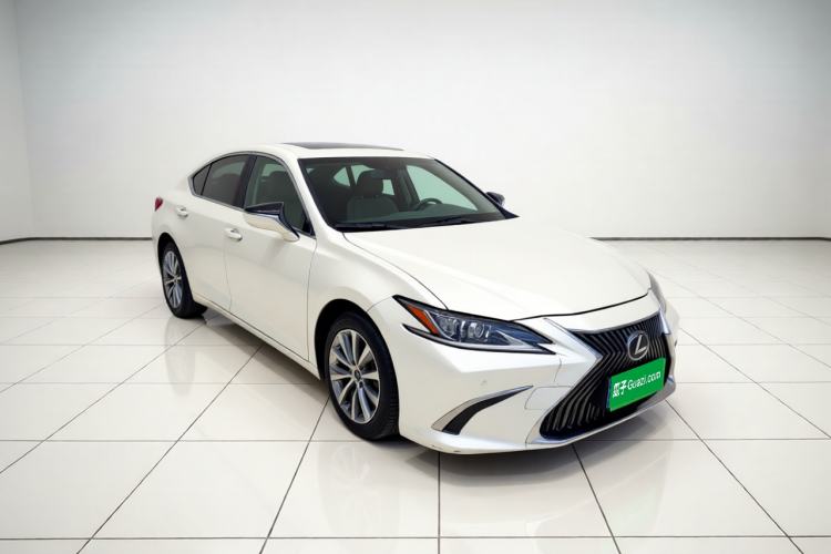 Used Lexus ES 2020 200 Excellence Edition Front Right 45 Deg