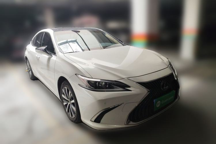 Used Lexus ES 2020 200 Excellence Edition Front Right 45 Deg