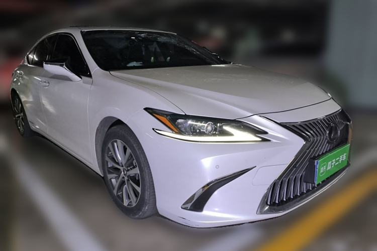 Used Lexus ES  Front Right 45 Deg