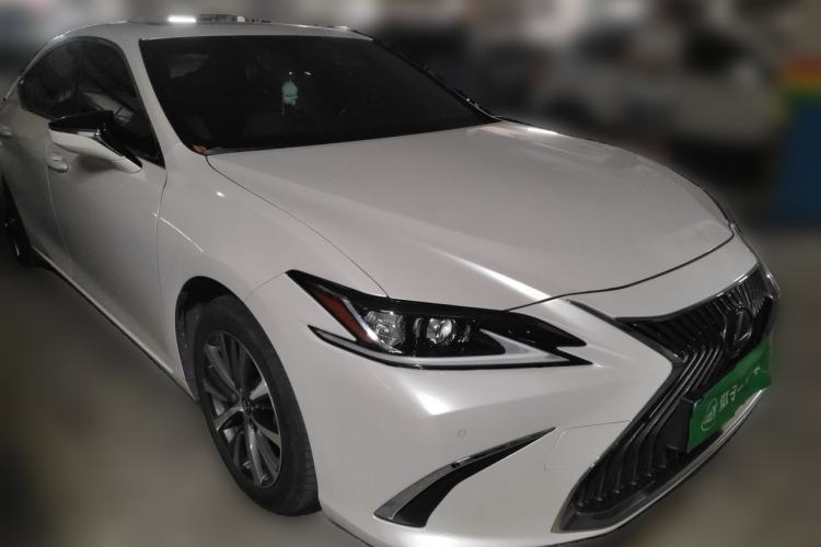 Used Lexus ES 2020 200 Excellence Edition Front Right 45 Deg