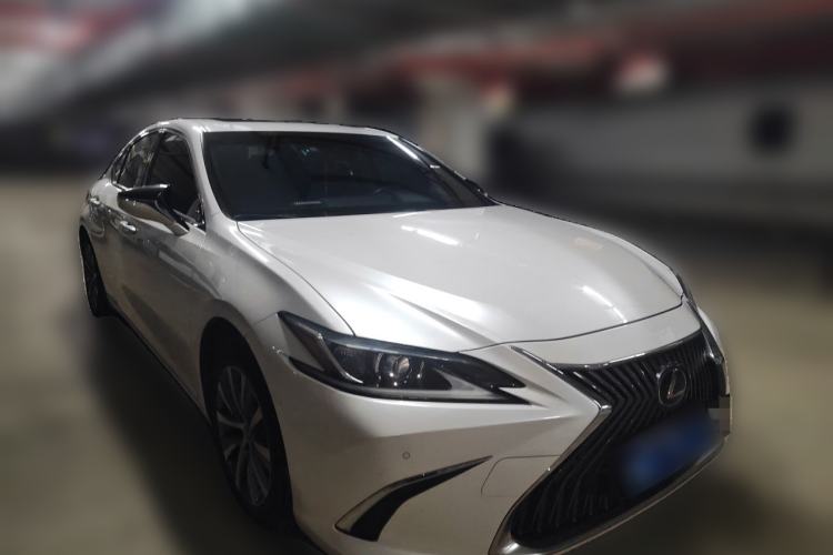 Used Lexus ES 2020 200 Excellence Edition Front Right 45 Deg