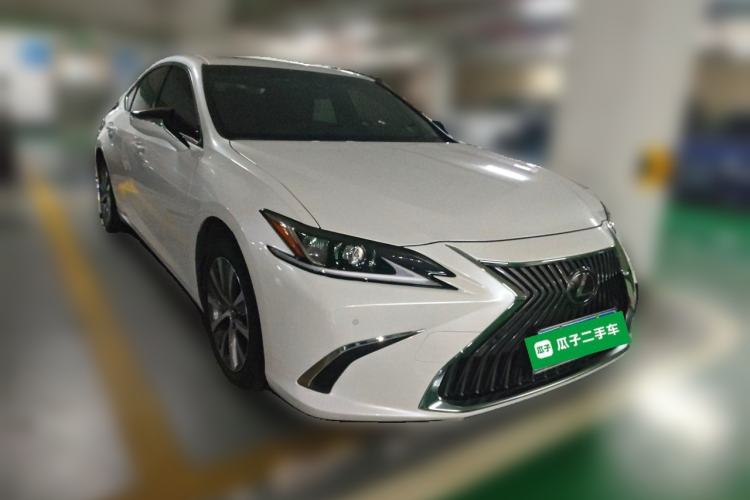 Used Lexus ES 2020 200 Luxury Edition Front Right 45 Deg