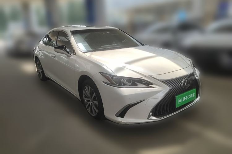 Used Lexus ES 2020 200 Excellence Edition Front Right 45 Deg