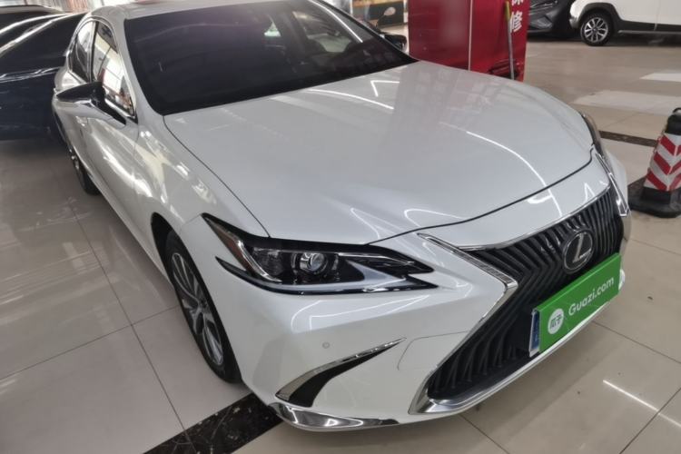 Used Lexus ES 2020 200 Luxury Edition Front Right 45 Deg