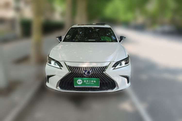 Used Lexus ES 2020 300h Premier Edition Front