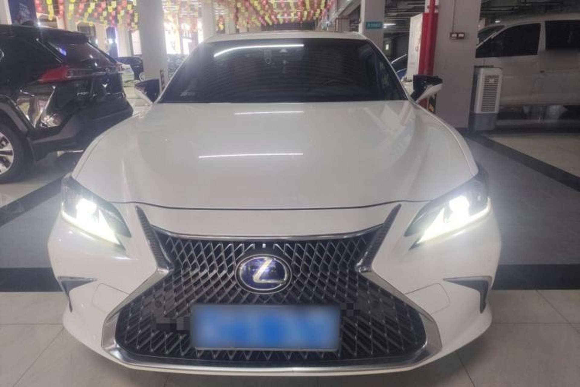 Used Lexus ES 2020 300h Premier Edition Front