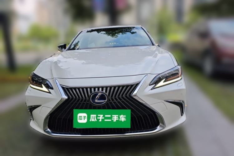 Used Lexus ES 2020 300h Deluxe Edition Front