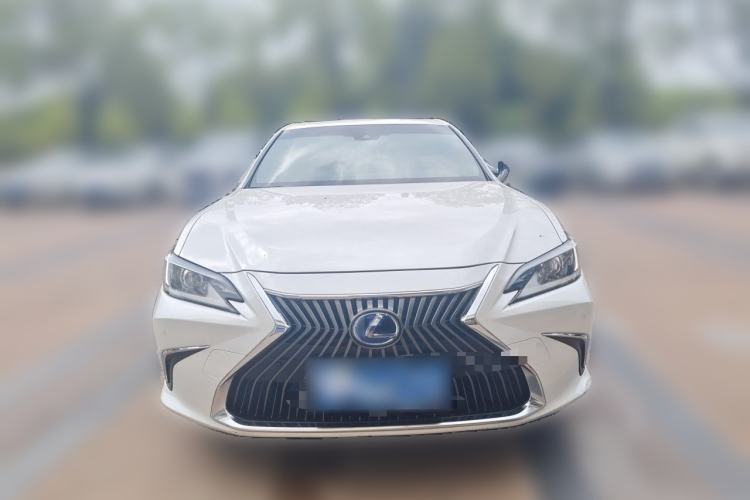 Used Lexus ES 2020 300h Premier Edition Front