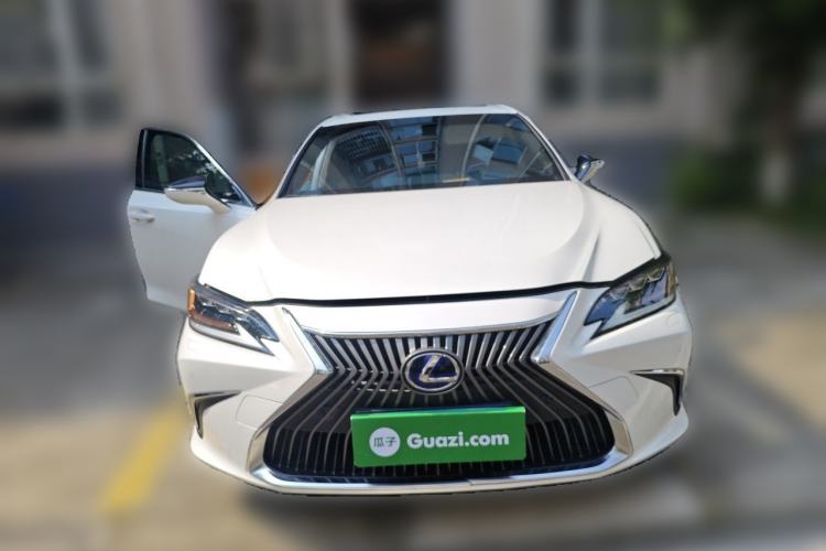Used Lexus ES 2020 300h Deluxe Edition Front