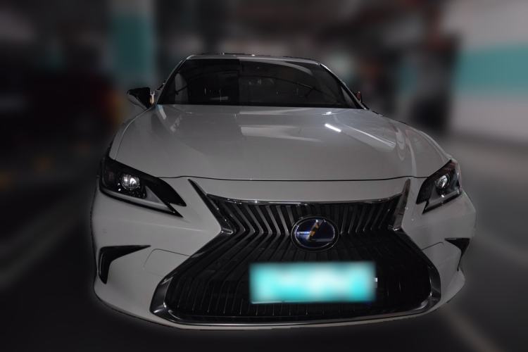 Used Lexus ES 2020 300h Premier Edition Front