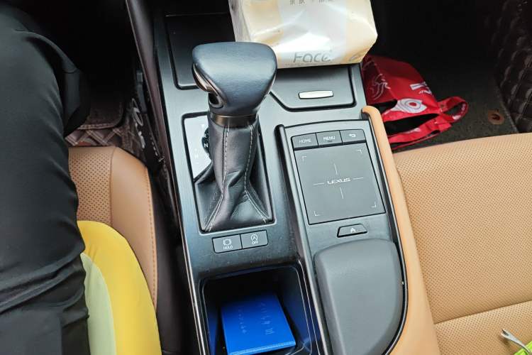 Used Lexus ES 2020 200 Excellence Edition Gear Lever