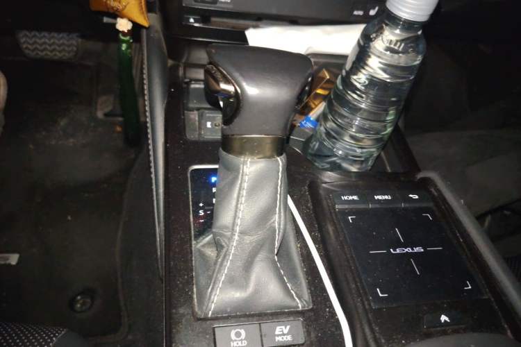 Used Lexus ES 2020 300h Premier Edition Gear Lever