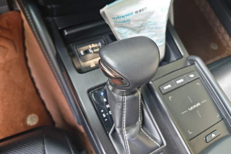 Used Lexus ES 2020 300h Premier Edition Gear Lever