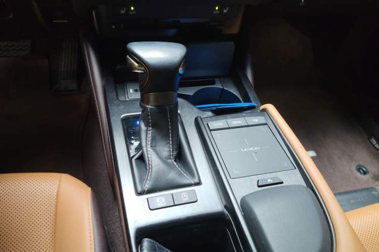 Used Lexus ES 2020 200 Excellence Edition Gear Lever