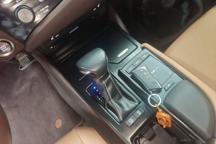 Used Lexus ES 2020 260 Excellence Edition Gear Lever