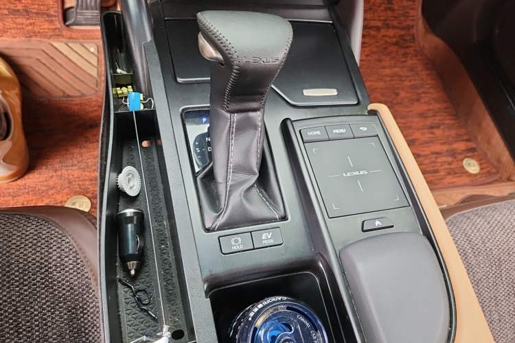 Used Lexus ES 2020 300h Premier Edition Gear Lever