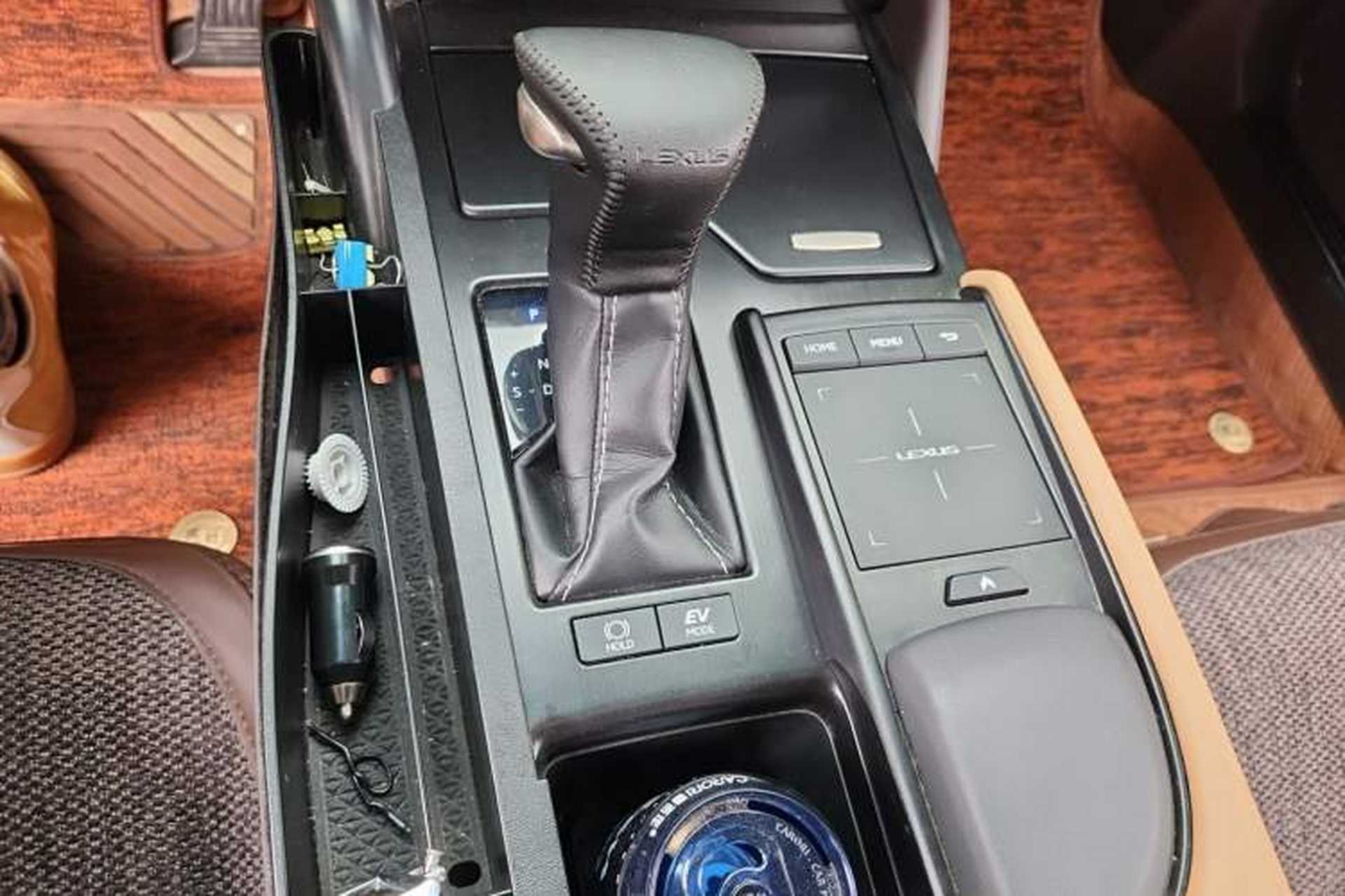Used Lexus ES 2020 300h Premier Edition Gear Lever