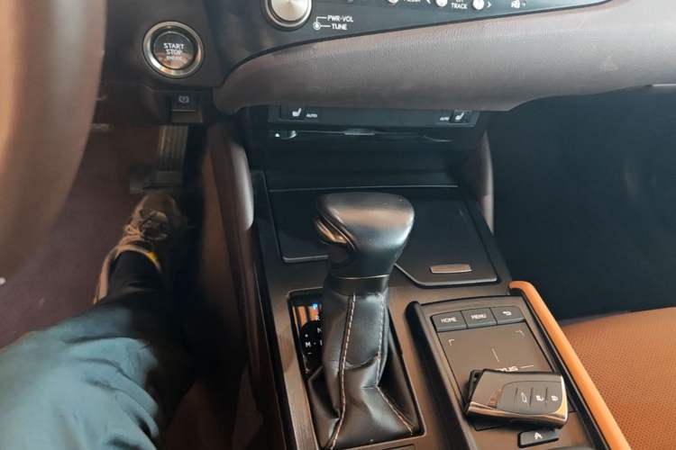 Used Lexus ES 2020 200 Excellence Edition Gear Lever