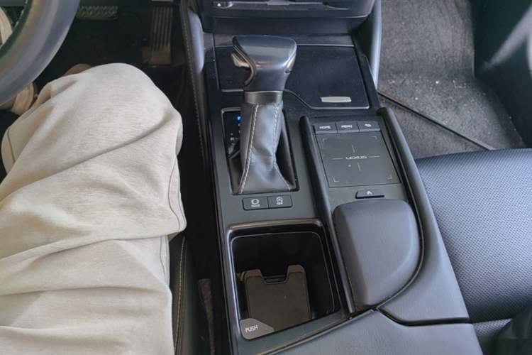Used Lexus ES 2020 200 Excellence Edition Gear Lever