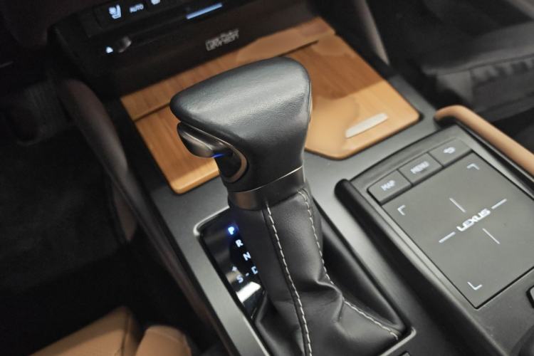 Used Lexus ES 2020 300h Executive Edition Gear Lever