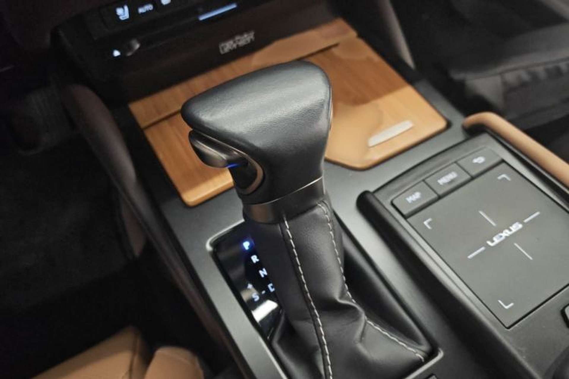 Used Lexus ES 2020 300h Executive Edition Gear Lever