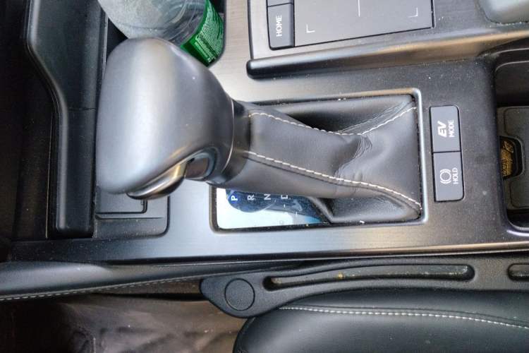Used Lexus ES 2020 300h Premier Edition Gear Lever