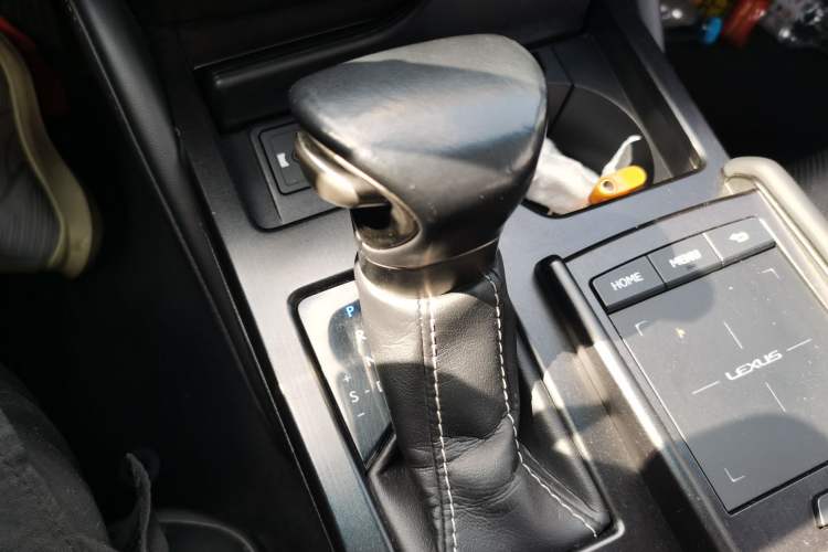 Used Lexus ES 2020 300h Premier Edition Gear Lever